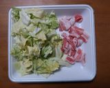 きゃべつと豚肉のおかず味噌汁作り方1写真