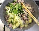 簡単！セロリと豚肉の塩にんにく炒め。作り方2写真