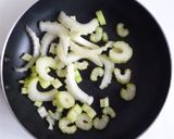 セロリの中華風ピリ辛炒め作り方2写真
