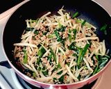 簡単に本格味！坦々風肉ニラもやしラーメン作り方4写真