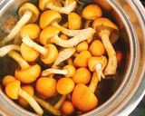 ピリ辛☆豆板醤入りなめこ納豆汁作り方1写真