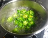 *芽キャベツのソテー*作り方1写真