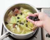煎り黒豆入り、キャベツとベーコンの洋風煮作り方2写真