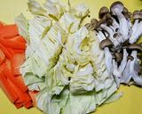 簡単☆キャベツ しめじのツナ入り野菜炒め作り方1写真
