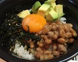 簡単！ピリ辛アボカド納豆卵ごはん作り方2写真