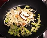 余ったカレーでセロリときのこのカレー炒め作り方2写真