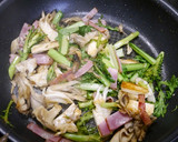 簡単！舞茸と青菜のこんぶ茶炒め作り方3写真