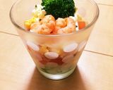 簡単すぎる！お祝いカップサラダ作り方1写真