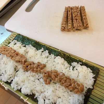納豆巻き 納豆巻き / 脂身通信Z ( aburami_z )のクッション通販