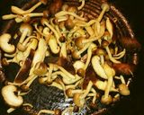 きのこと牛薄切り肉のバターしょうゆ炒め♪作り方3写真