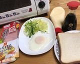 休日の朝ごはんに☆目玉焼きトースト作り方1写真