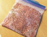 【お弁当にも】ソーセージ風味の焼き肉団子作り方1写真