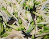 かぶの皮とブロッコリーの茎きんぴら作り方3写真