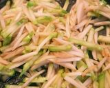 かぶの皮とブロッコリーの茎きんぴら作り方4写真