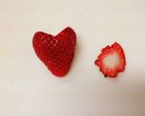簡単！いちごの飾り切り♡キューピット♡作り方1写真