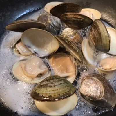 ハマグリの酒蒸し 水菜添え by HuHuFumin 【クックパッド】 簡単
