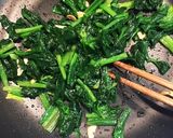 ほたるいかと法蓮草のガーリックソテー♪作り方6写真