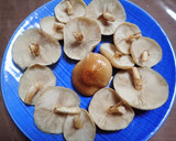 3種天然キノコ、3種根菜のソース炒め作り方1写真