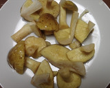 3種天然キノコ、3種根菜のソース炒め作り方2写真