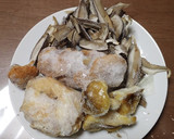 3種天然キノコ、3種根菜のソース炒め作り方4写真