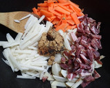 3種天然キノコ、3種根菜のソース炒め作り方11写真