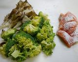 ダイエット！鮭とブロッコリーと舞茸炒め作り方1写真