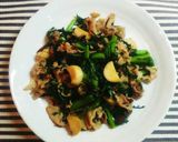 春菊とエリンギの豚肉塩バター炒め☆作り方7写真