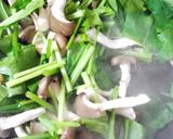 ほうれん草とひらたけの卵とじ(2人分)作り方1写真