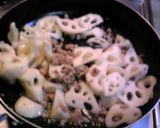 れんこんとひき肉の炒め煮作り方2写真