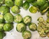 芽キャベツとベーコンのバターマヨ炒め作り方1写真