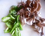 豚肉と舞茸の生姜炒め♪作り方2写真