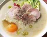 簡単☆鶏ハム＆卵の親子のせ豚骨ラーメン☆作り方4写真