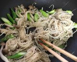 たっぷりキノコとアスパラのラーメン作り方4写真