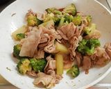 簡単★カレー正油の豚肉ブロッコリー炒め作り方4写真