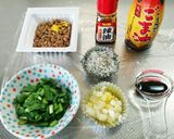 簡単 ニラ・しらすのピリ辛 納豆ご飯♪作り方1写真
