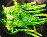 あと1品に☆菜の花のペペロンチーノ炒め作り方2写真