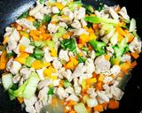 1才もOK✌鶏肉と卵と野菜炒め(時短)作り方2写真