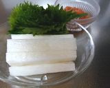 しゃき旨サッパリ長芋と大葉と梅肉の細巻き作り方3写真