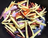 さつま芋とベーコンの味噌バター炒め♪作り方2写真