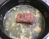 炊くだけ簡単！コンビーフごはん作り方1写真