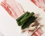 ニラと舞茸でうまうま♡チーズ豚バラ巻作り方2写真