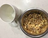 手ごね☆くるみとクリチの平丸パン☆作り方1写真