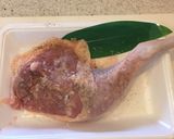 骨付き鳥もも肉の丸揚げ作り方1写真