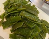 茎わかめのニンニクめんつゆ炒め。手がとまらない😋作り方1写真