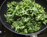 3分でできる春菊ひき肉炒め 超簡単！作り方3写真