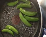 豚もも肉とスナップエンドウの甘味噌炒め作り方1写真
