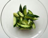中華風甘酸っぱいきゅうりの漬物　酸辣黄瓜作り方1写真