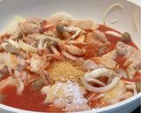 トマトジュースで鶏ももときのこのチーズ煮作り方3写真