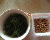 納豆とほうれん草の胡麻和えのオムレツ作り方1写真