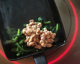 納豆とほうれん草の胡麻和えのオムレツ作り方2写真